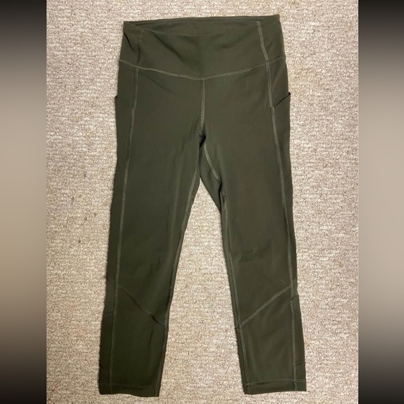 Sz 4 Lulu Crops - Picture 1 of 4